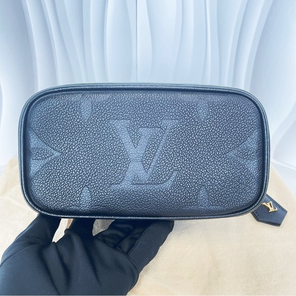 Louis Vuitton Black Embossed Leather Vanity Case Bag - Picture 6 of 12